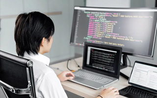 文昌 ,php声明和调用变量的符号是什么？